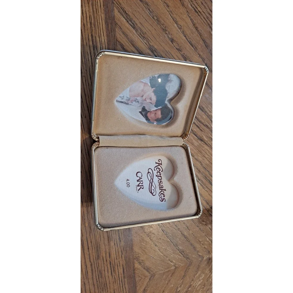 Vintage Photo Frame Box Has 2 Heart Shaped Frames‎ Inside box Is 2.5x3.5